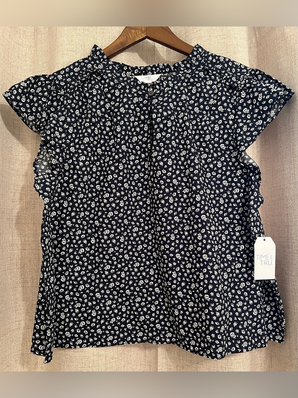 Time and Tru Navy Floral Top Women’s Size XL NWT